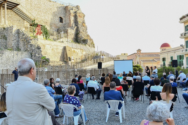 incontri - associazione calabria dietro le quinte