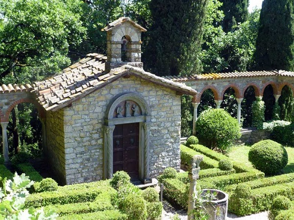 cappella in giardino