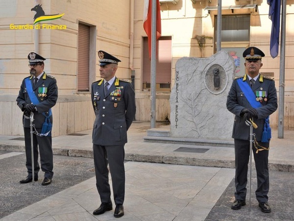 avvicendamento Gen. B. Maurizio Cintura - Col. t.ST Agostino Tortora guardia di finanza reggio