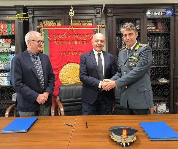 firma protocollo università magna graecia - guardia di finanza