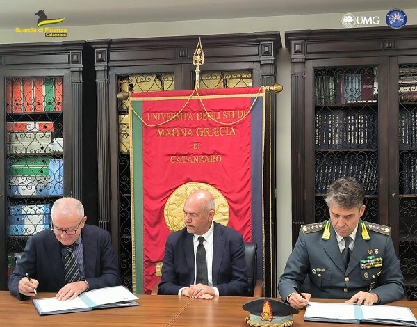 firma protocollo università magna graecia - guardia di finanza