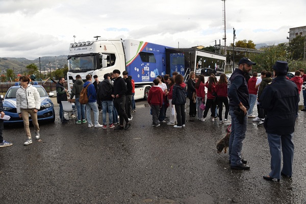 una vita da social - polizia di stato reggio