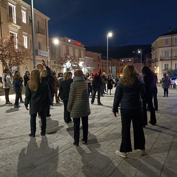 flash mob violenza donne - lamezia terme