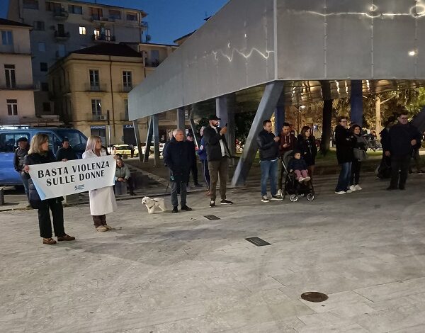 flash mob violenza donne - lamezia terme