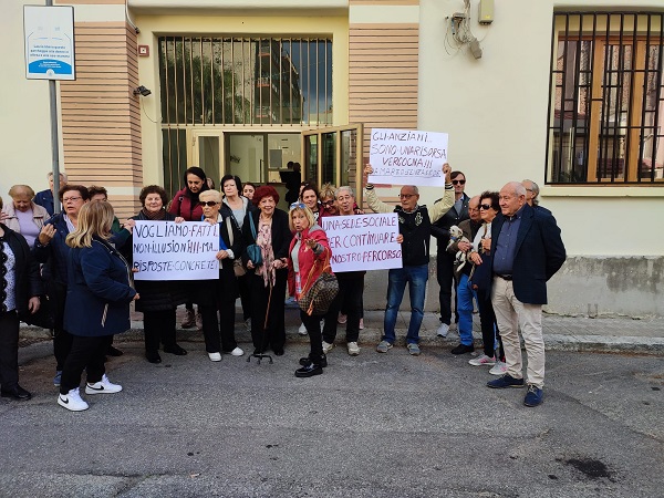 protesta centro sociale via graziella reggio