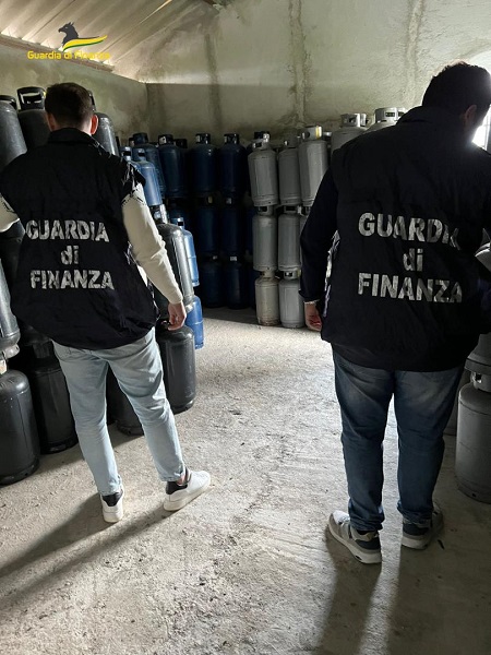 sequestro guardia di finanza cirò marina