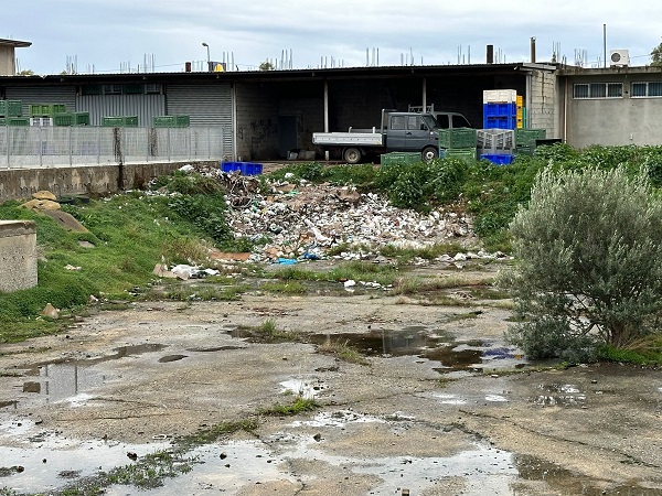 rifiuti isola capo rizzuto