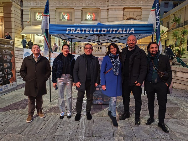 raccolta firme fratelli d'italia - reggio