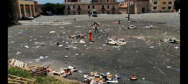 degrado piazza del popolo - reggio