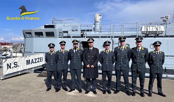 nave scuola mazzei - guardia di finanza vibo marina