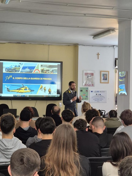 incontro studenti - guardia di finanza cirò marina